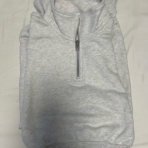 Aritzia TNA gray quarterzip